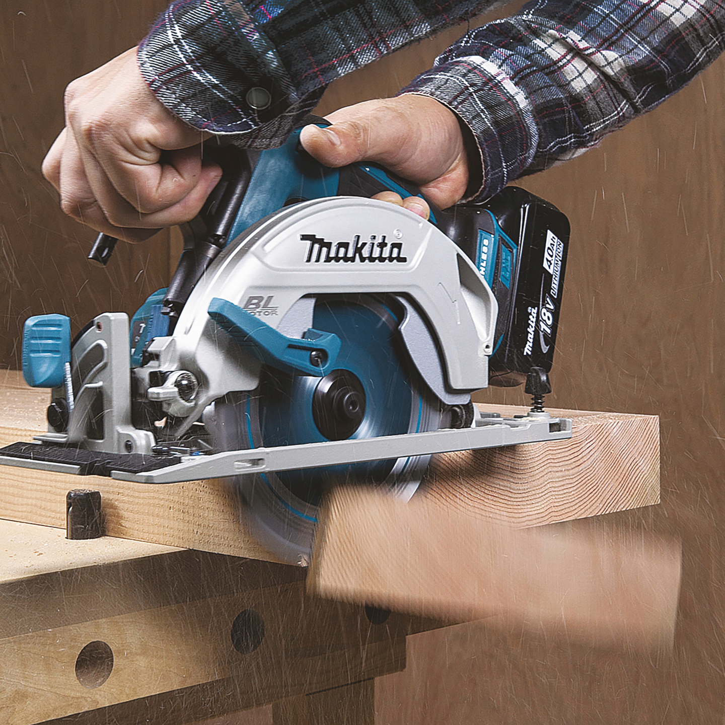 Akkupyörösaha Makita DHS680RTJ 18V LXT 2x5,0Ah