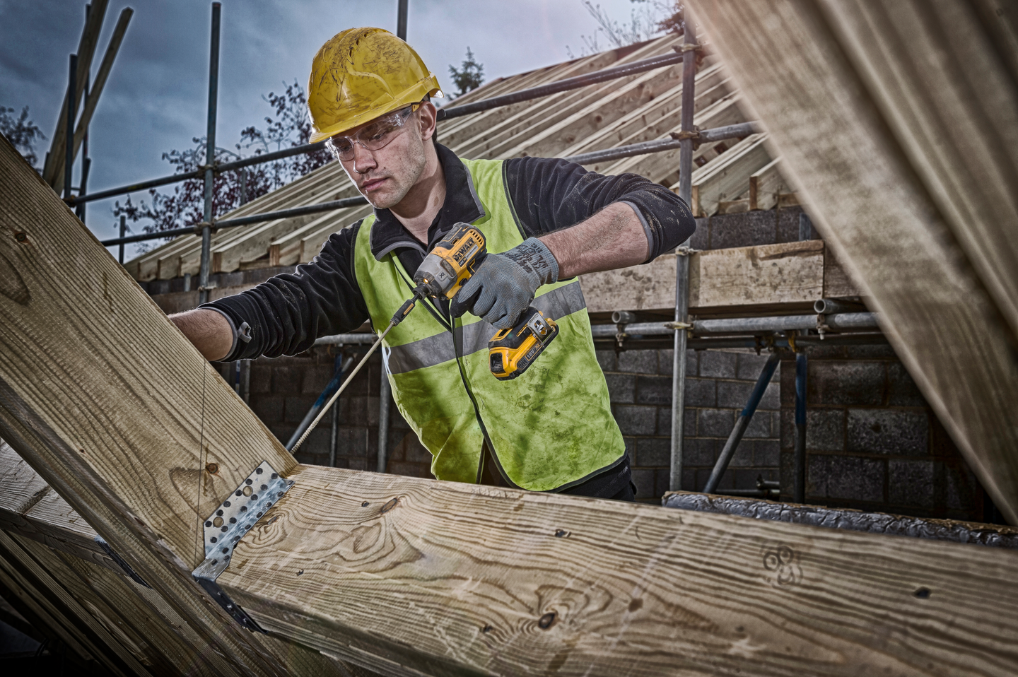 Akkuiskuväännin DeWalt DCF887NT 18V XR runko TSTAK