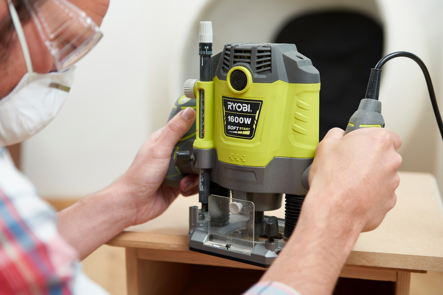 Yläjyrsin Ryobi RRT1600-K