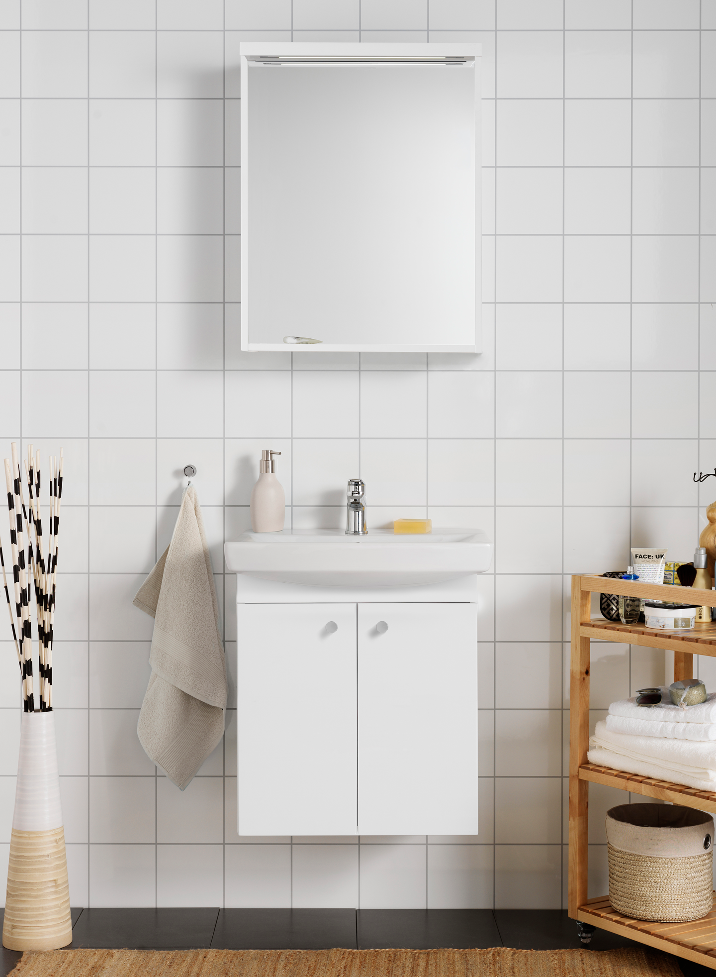 BADRUMSMÖBEL HAFA LIFE600TVSTSK VIT, TVÄTTSTÄLLSSKÅP VIT MED LUCKOR