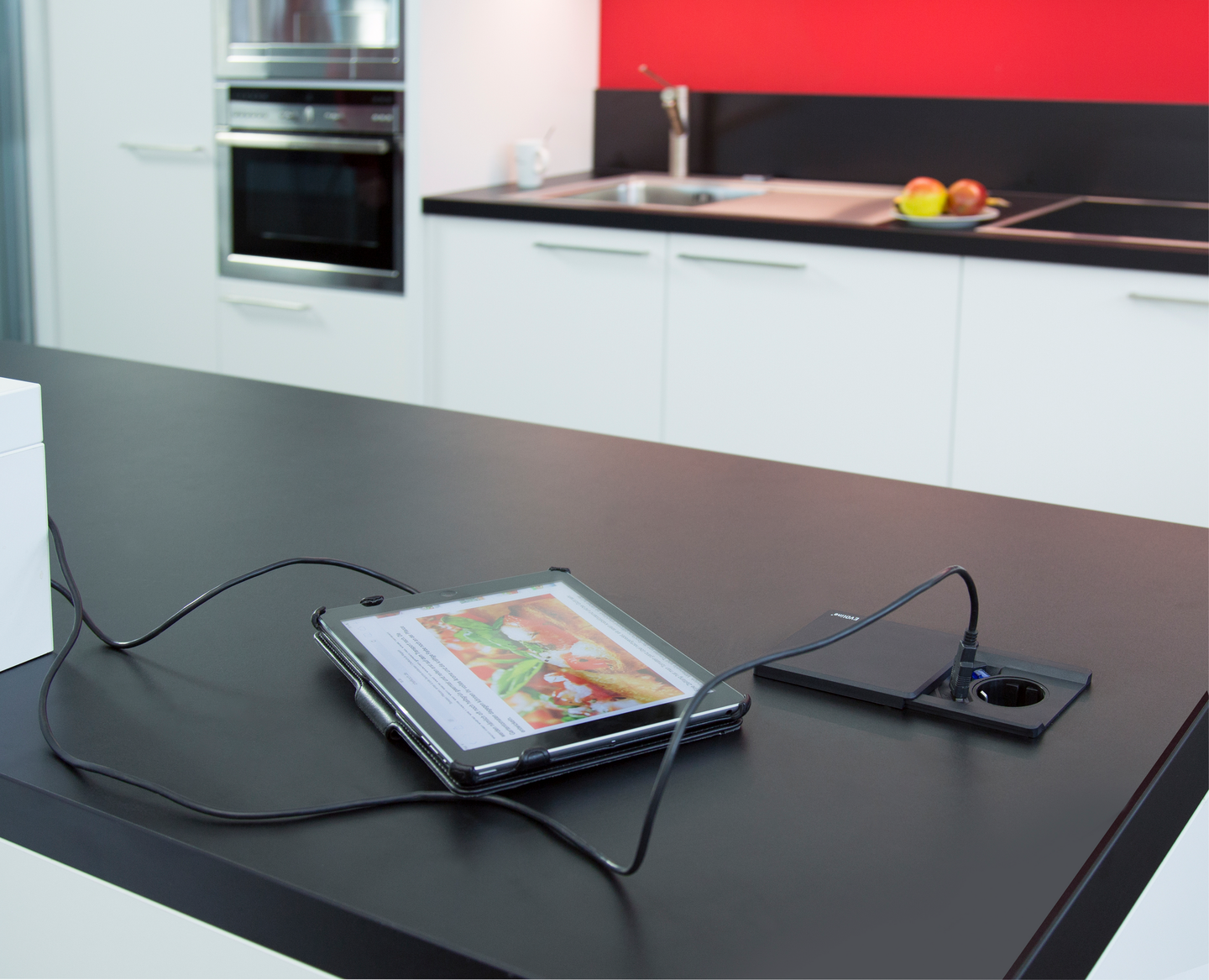 Pistorasia Savo neliö liukukannella musta