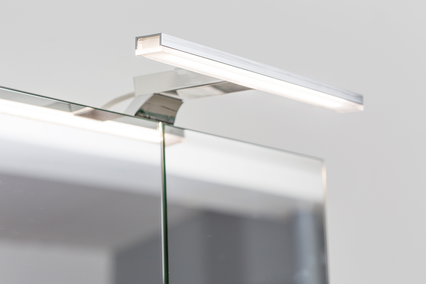 Led-valaisin Finnmirror Esther 28