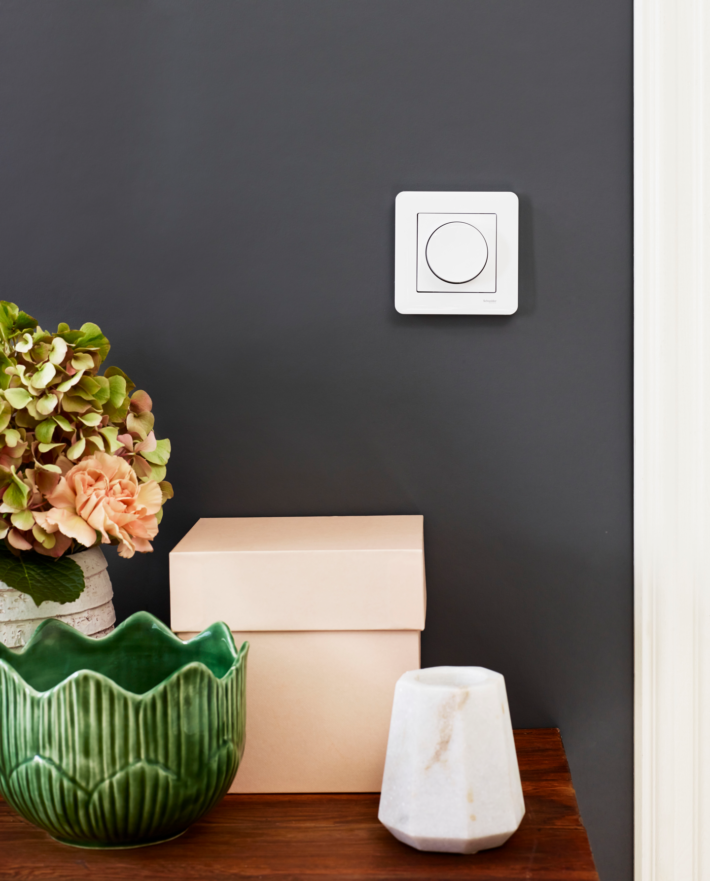 Led-valonsäädin Schneider Exxact UNI400led 4-400W valkoinen