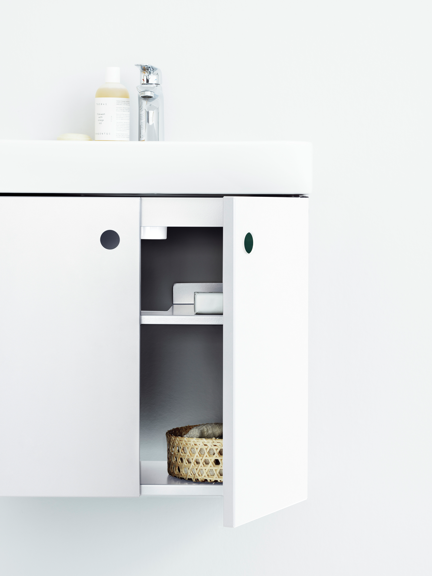 Allaskaappi Svedbergs Intro valkoinen 2 ovea metallia