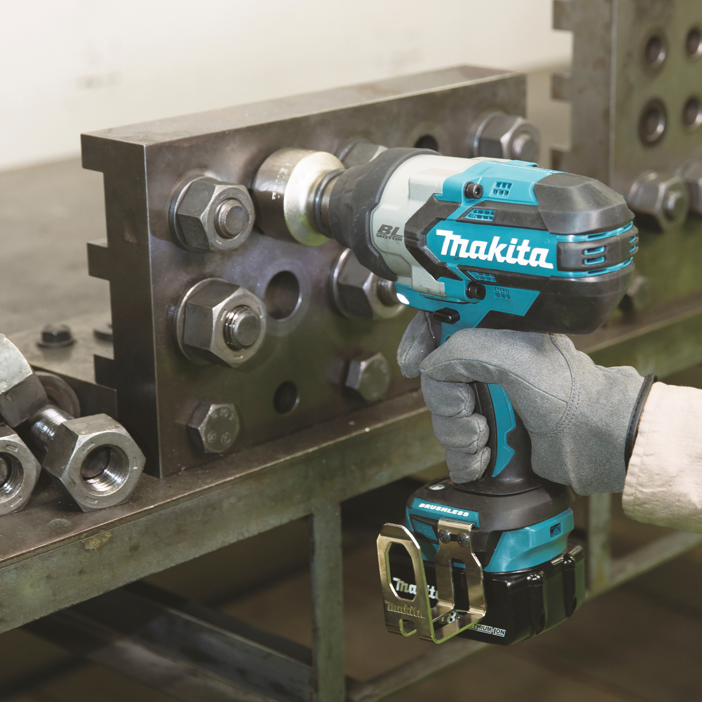 Mutterinväännin Makita DTW1001RTJ 18V