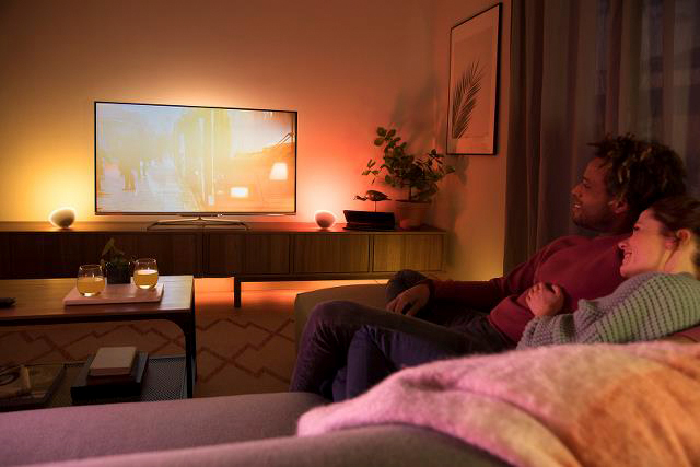 Pöytävalaisin Philips Hue Go