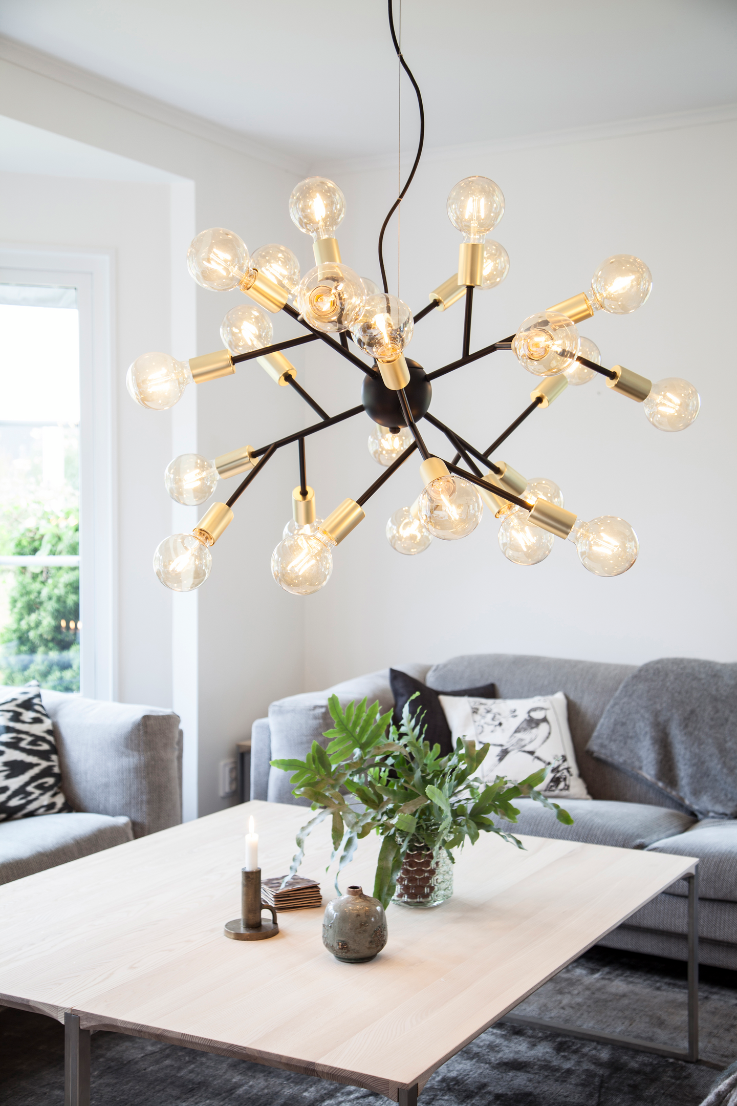 Riippuvalaisin By Rydéns Hero mattamusta/messinki