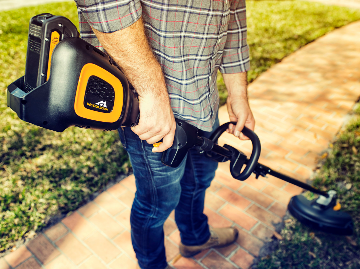 Akkutrimmeri McCulloch LI-40T 40V 2Ah akku ja laturi