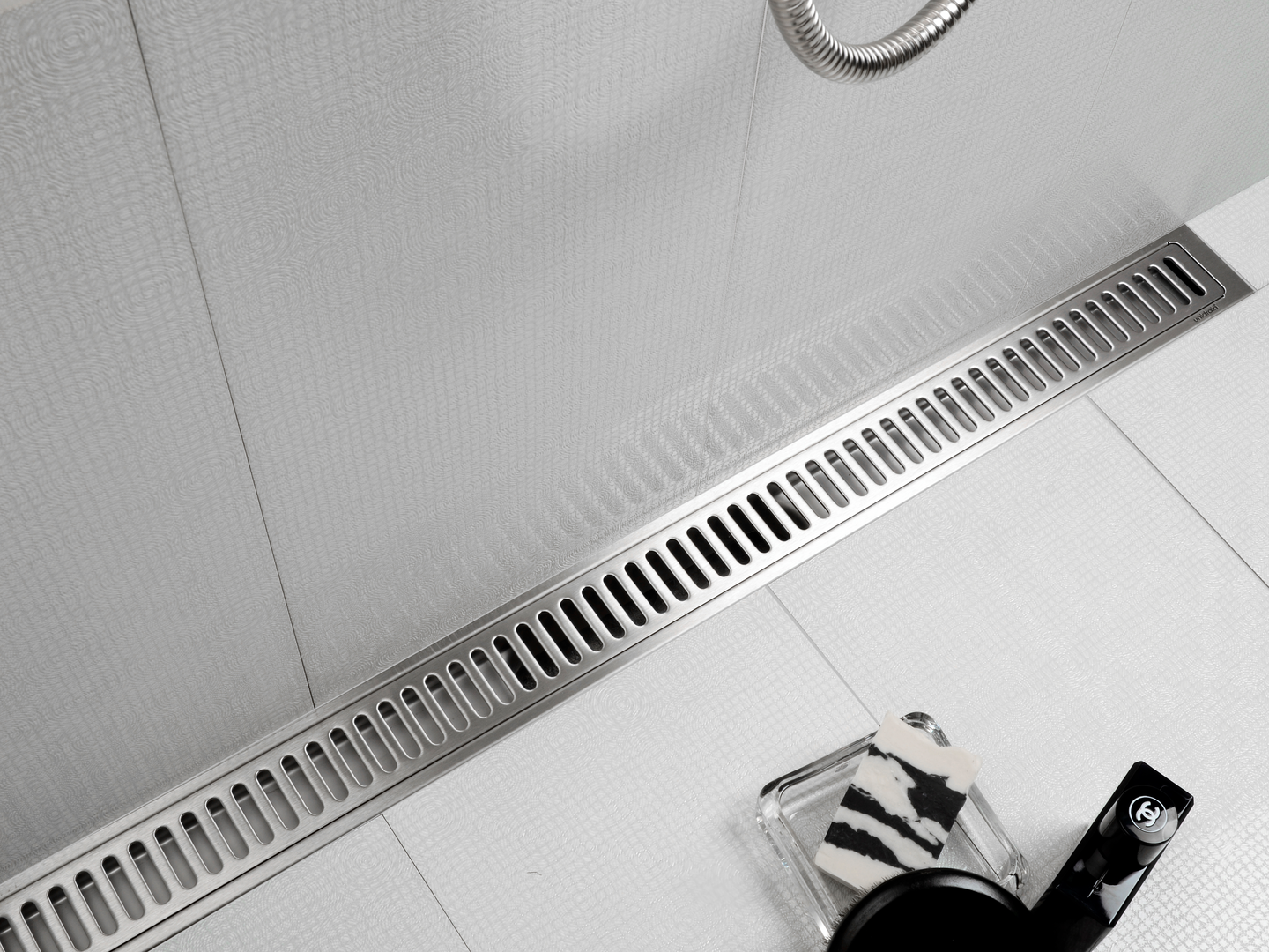 Lattiakaivokaluste Unidrain 1003 2 seinälaippaa