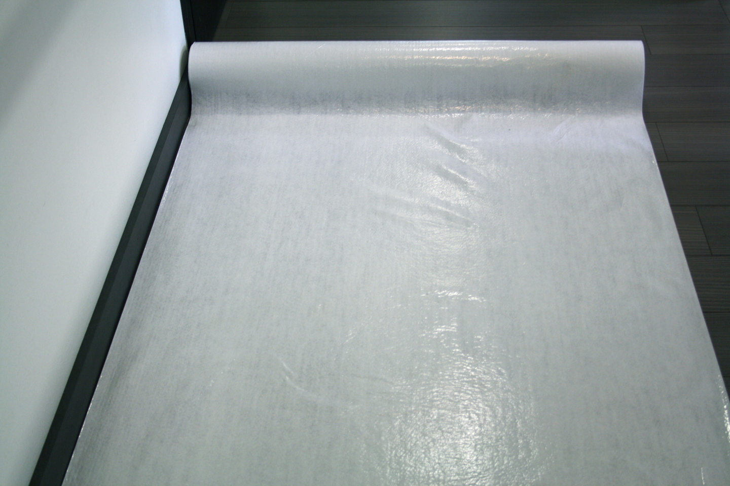 Lattiasuoja itsekiinnittyvä 1x50m