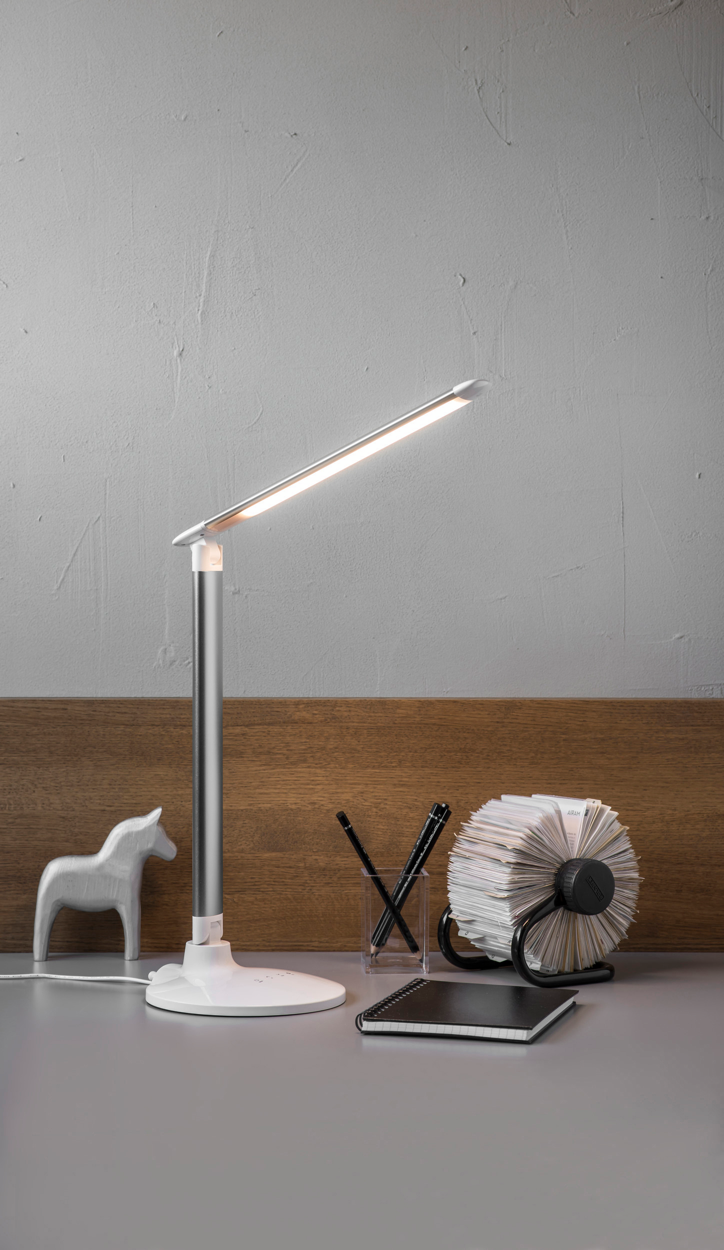 Pöytävalaisin Airam Gina 15W 800lm hopea