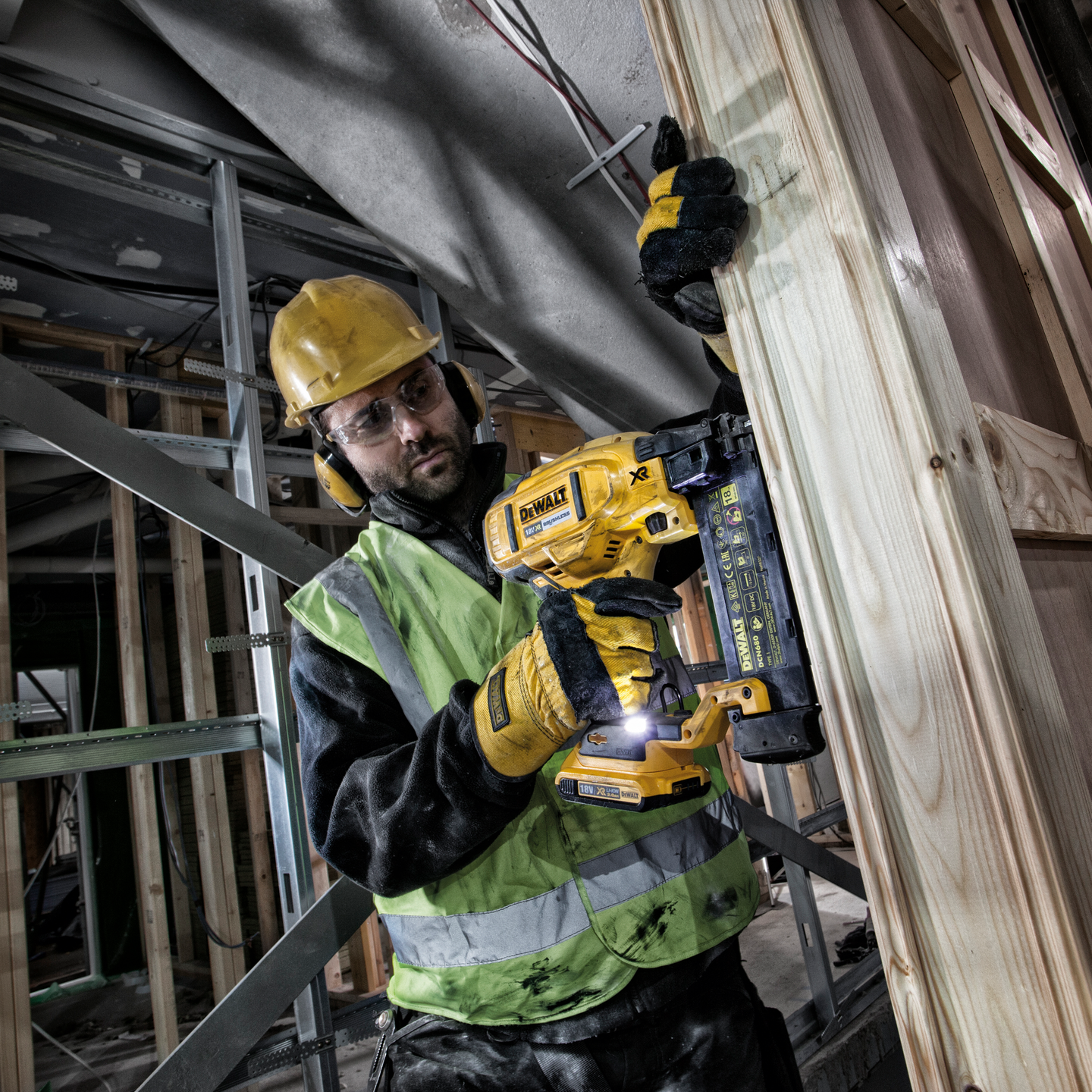 Akkuviimeistelynaulain Dewalt DCN680N runko
