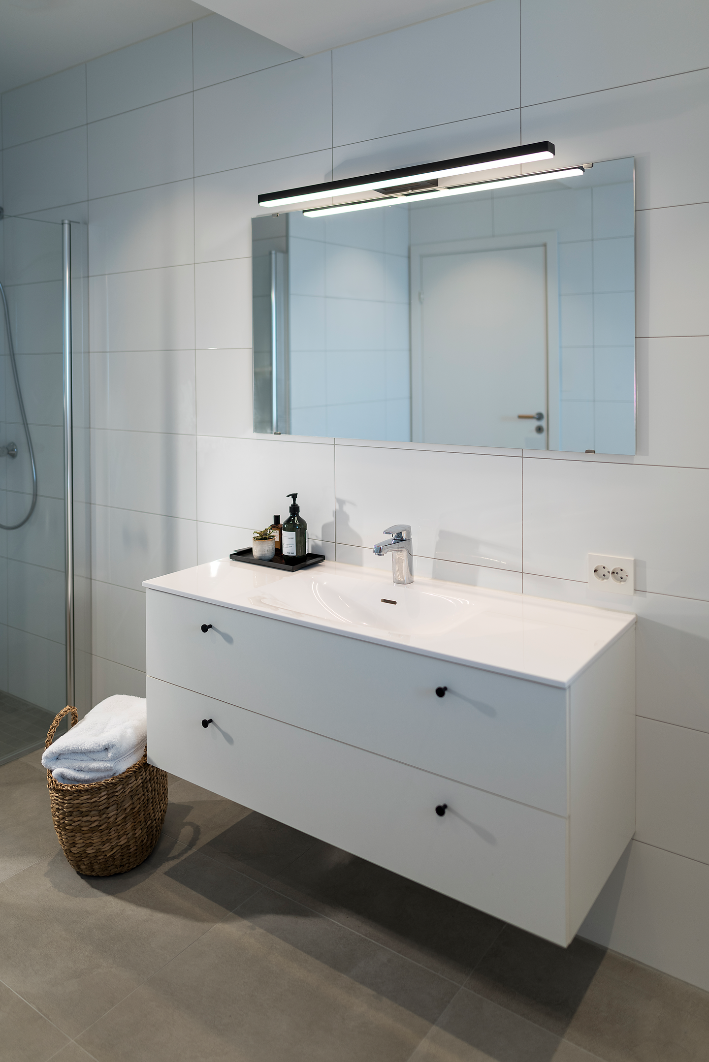 Seinävalaisin SG Armaturen View 460mm 15W 3000K IP44 valkoinen