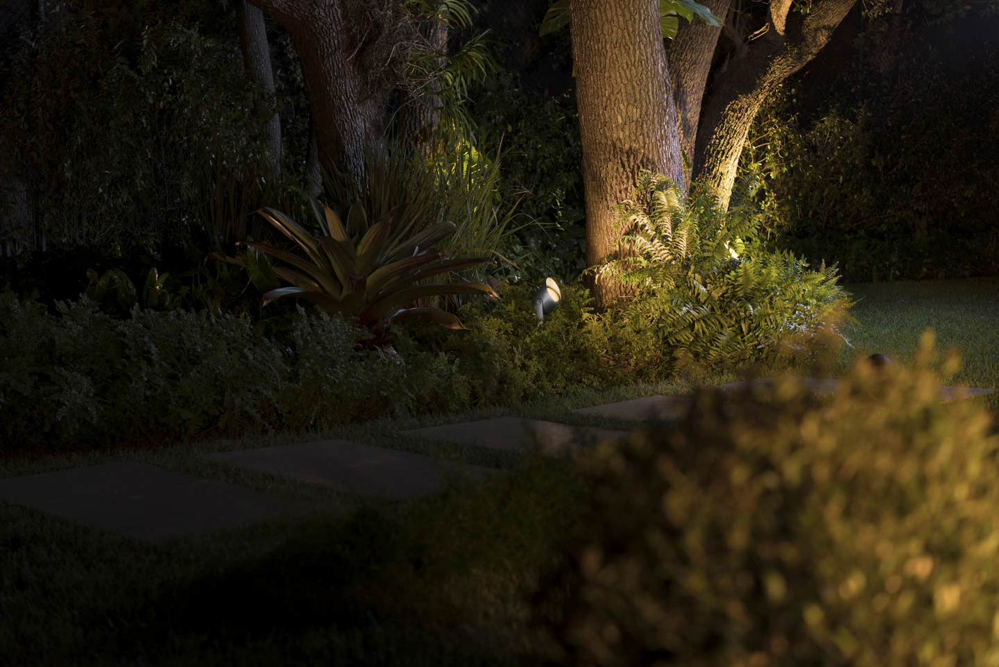 PHILIPS HUE XL SPOT LILY VIT P LUS FÄRG