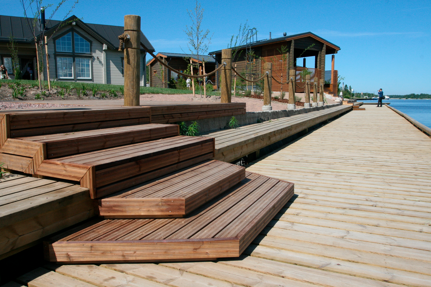 Terassilauta kestopuu uritettu AB-luokka ruskea 28x145x5700mm