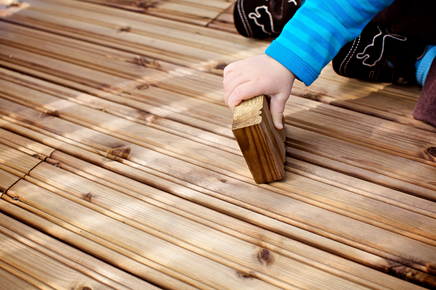 Terassilauta kestopuu uritettu AB-luokka ruskea 28x145x6000mm