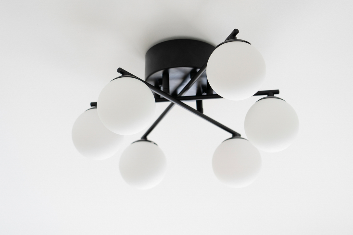 Kattovalaisin Sessak Ashley 6-osainen musta