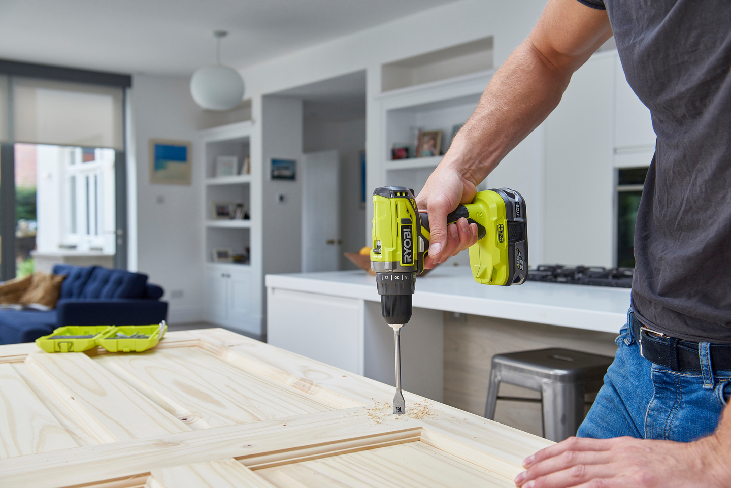 Akkuporakone Ryobi R18DD2-220S 18V ONE+ 2x2,0Ah akut