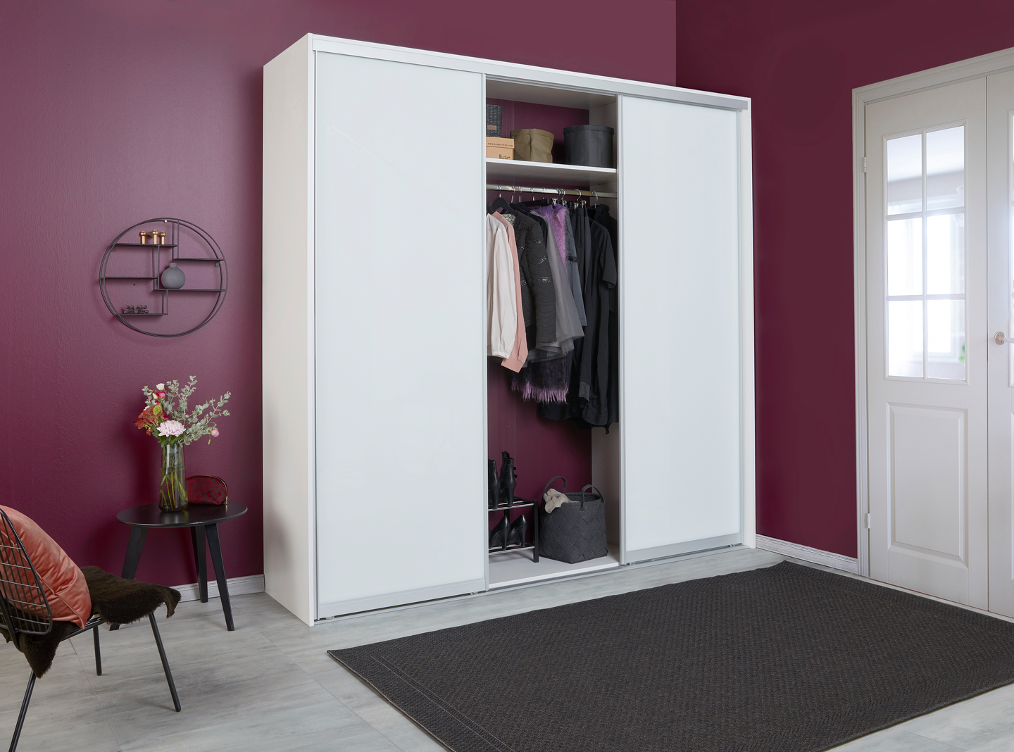 Liukuovikaapisto Cello 2174 valkoiset lasiovet