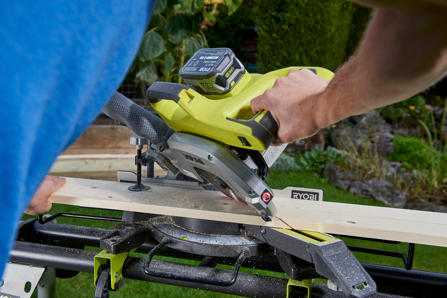 Akkujiirisaha Ryobi R18MS216-0 18V ONE+ 216mm runko