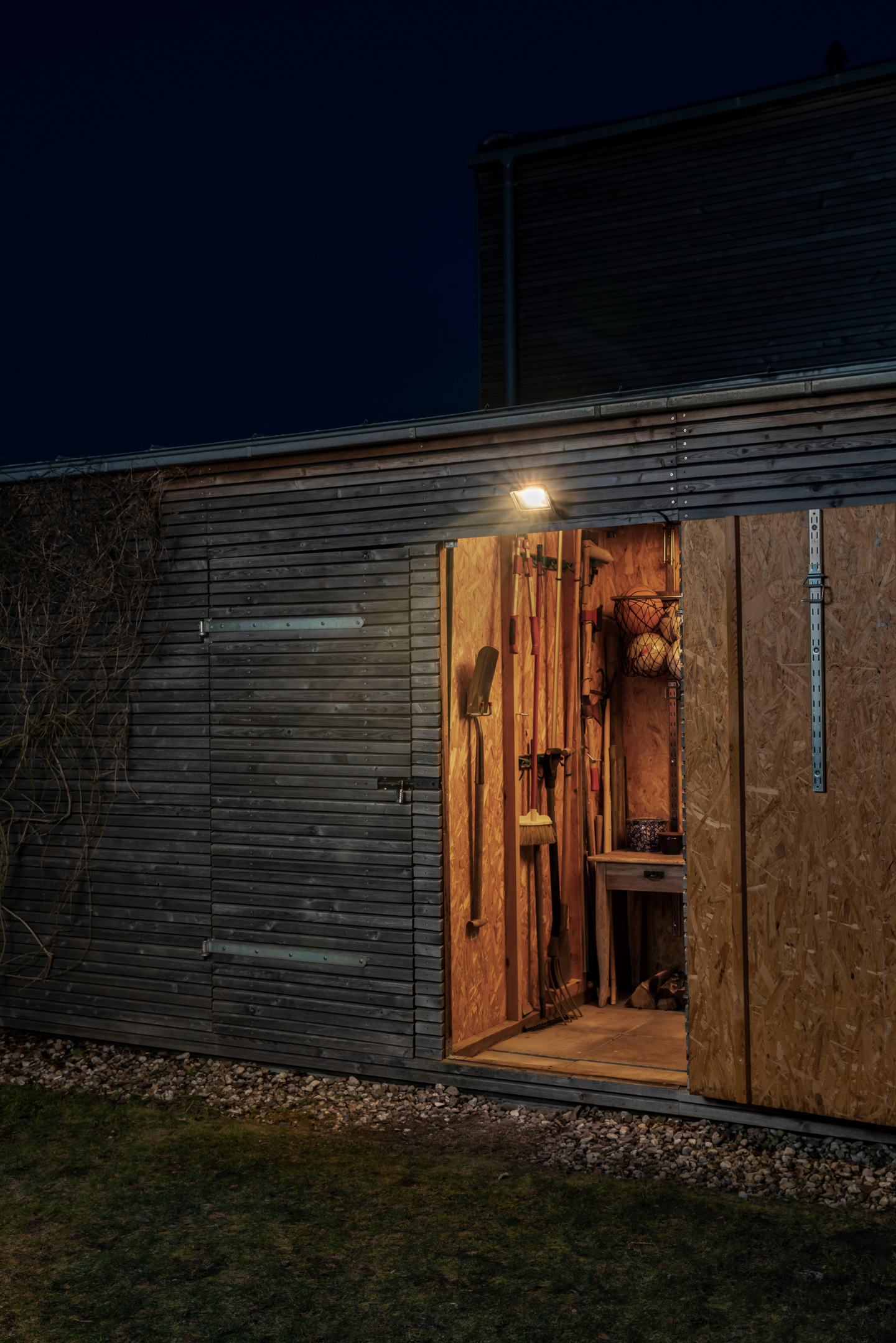 Ulkovalaisin LEDVANCE Endura Flood 1700lm 830 harmaa