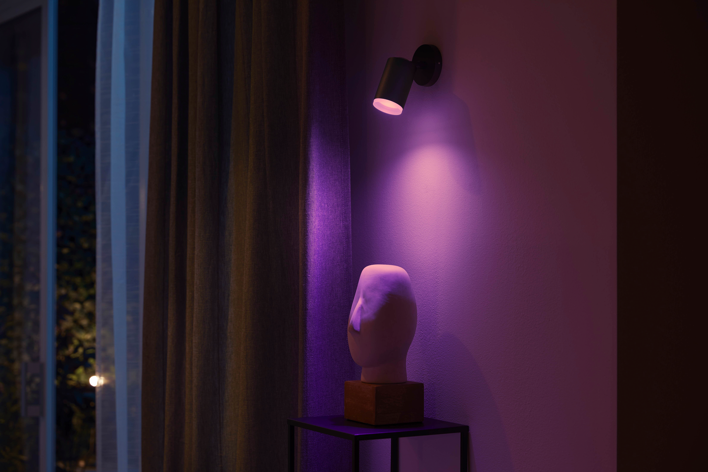 Kohdevalaisin Philips Hue Fugato 350lm 2000-6500K musta