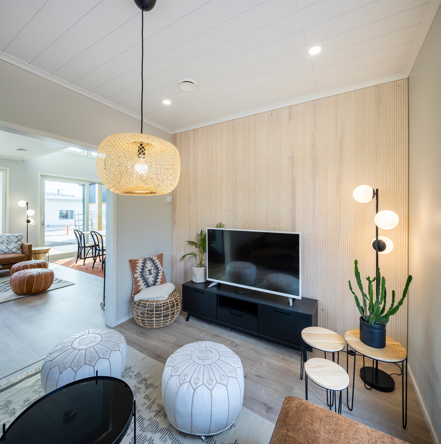 Sisustuspaneeli Cello 15x95x2370mm sormi 5-s päätypontattu mänty VM-EM puuvalmis