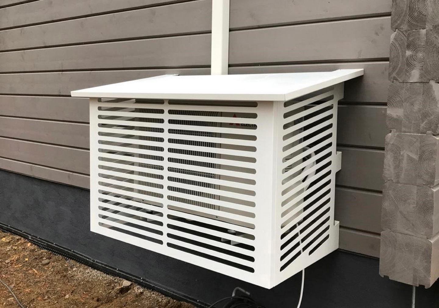 Ilmalämpöpumpun suojakotelo Kiilax valkoinen