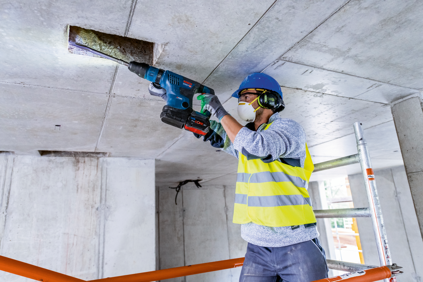 Akkuporavasara Bosch GBH 18V-36 C 2x8,0Ah ProCore + GAL 18V-160 C