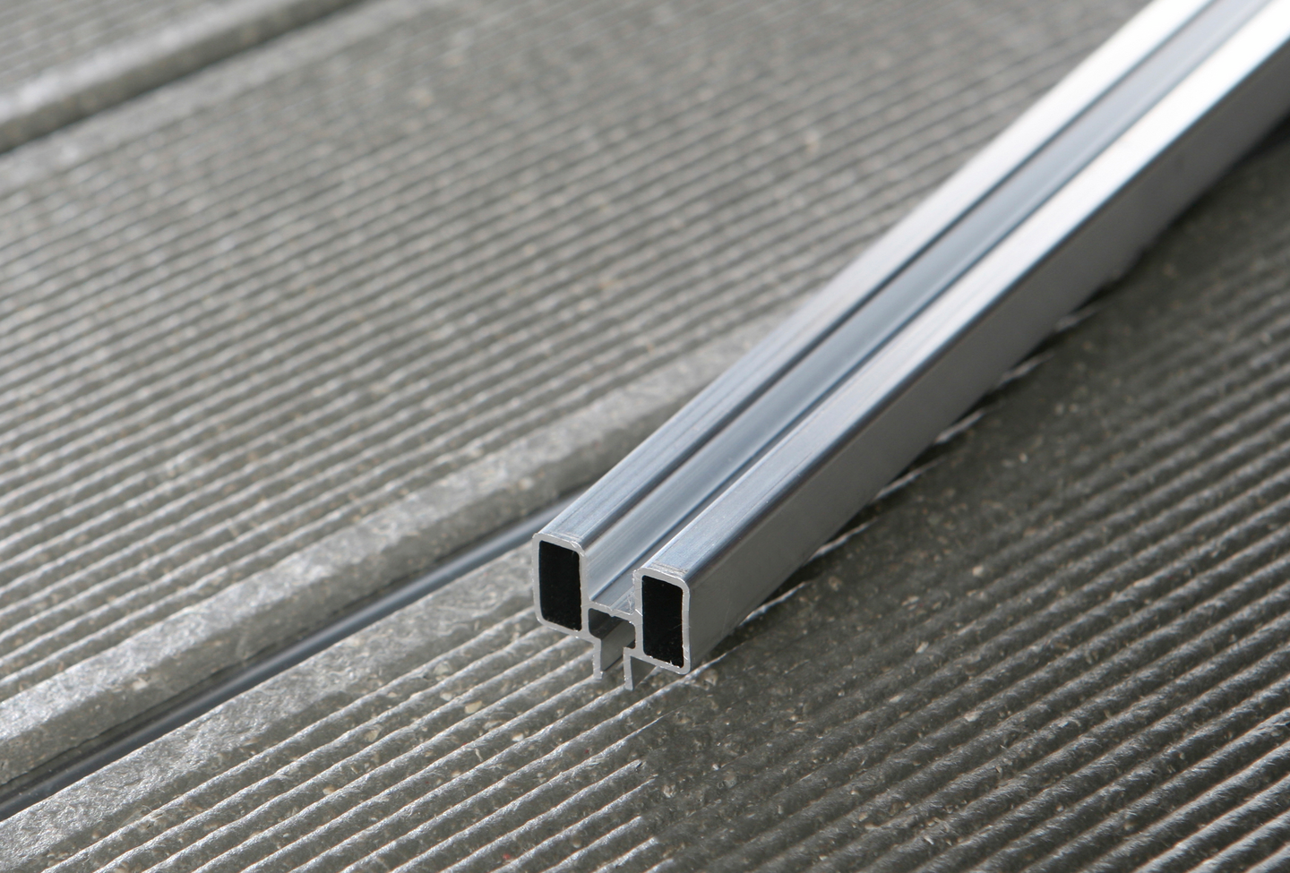 UPM DECK ALURAIL-SKENA 4000