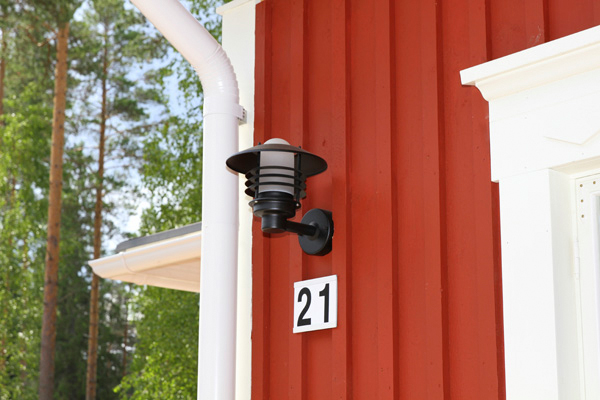 Ulkoseinävalaisin Ensto Averia AVG03M IP44 75W E27 G O musta