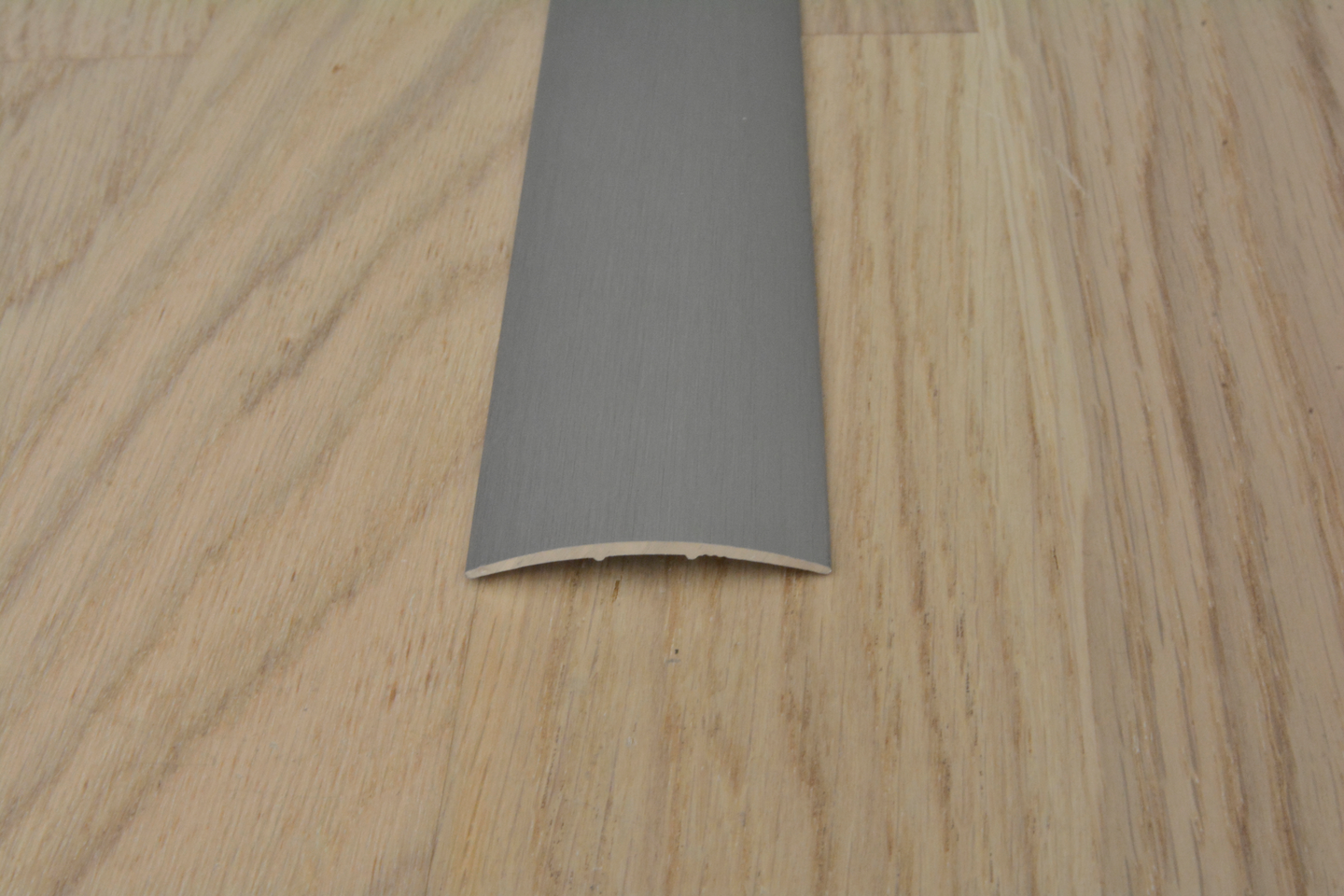 Saumalista 30mm Nordic grafiitti 1m tarrakiinnitys