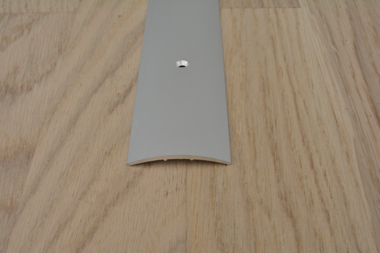 Saumalista 30mm hopea 2m ruuvikiinnitys