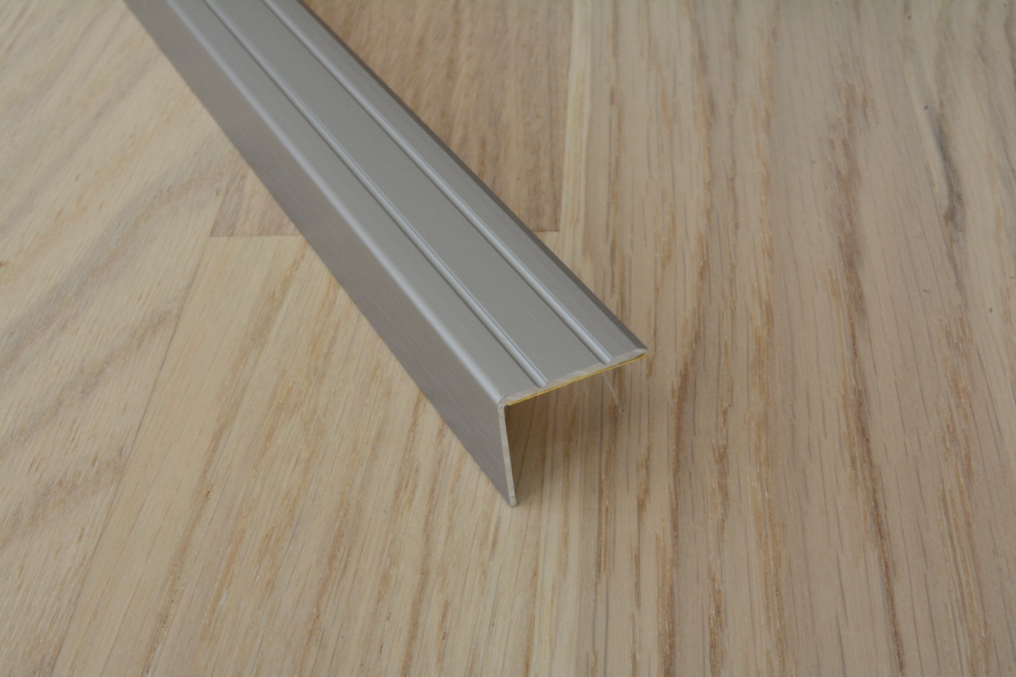 Askelkulma 25x20mm Nordic grafiitti 1m tarra