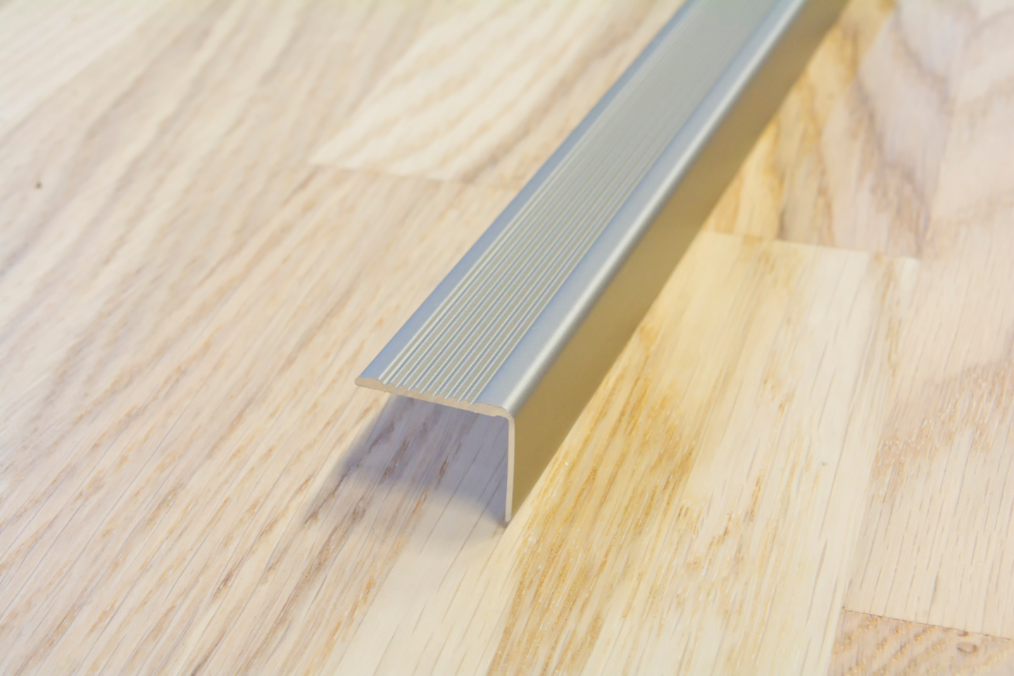 Askelkulma 25x20mm platina 1,2m tarra