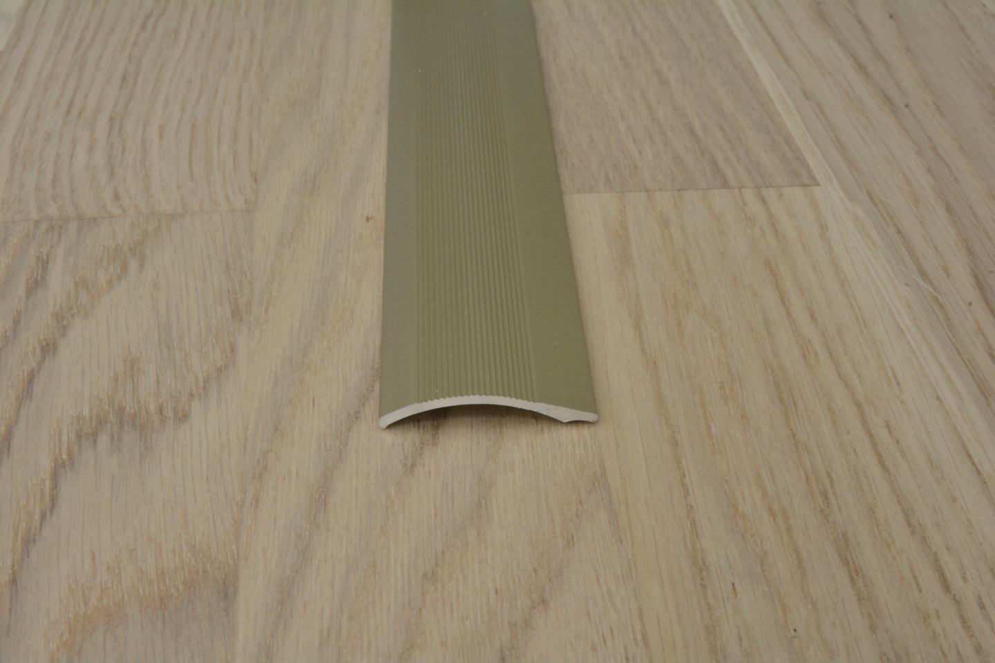 Eritasolista 38/0-11mm kulta 2m ruuvikiinnitys