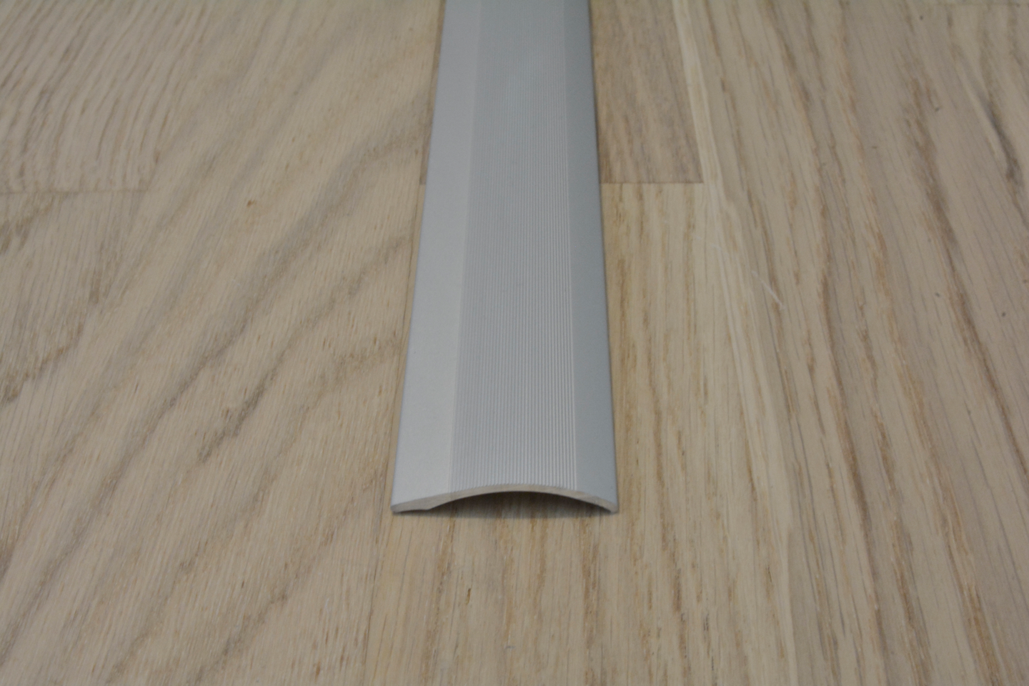 Eritasolista 38/0-11mm hopea 1m ruuvikiinnitys