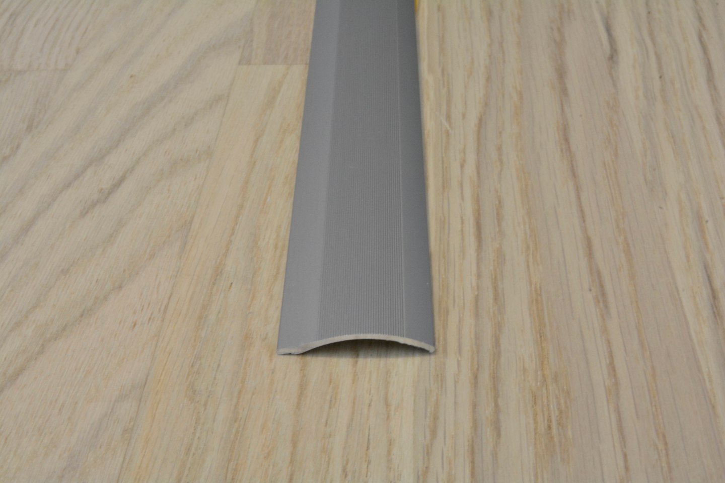 Eritasolista 38/0-11mm platina 1m ruuvikiinnitys