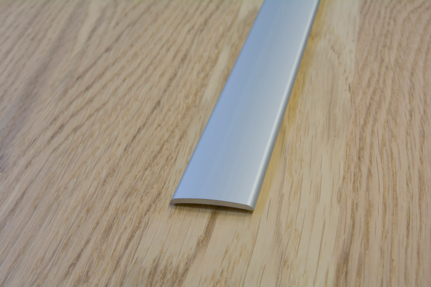 Saumalista 30mm hopea 2m tarra