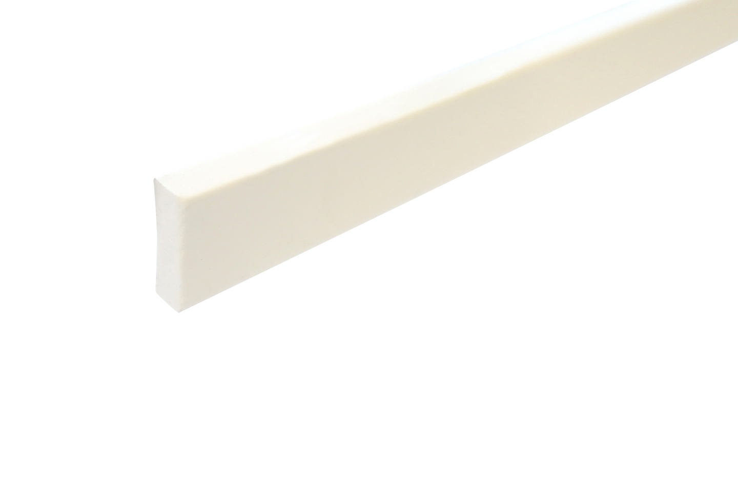 Peitelista muovi 32x10 2,5m PVC PL 32/10 valkoinen