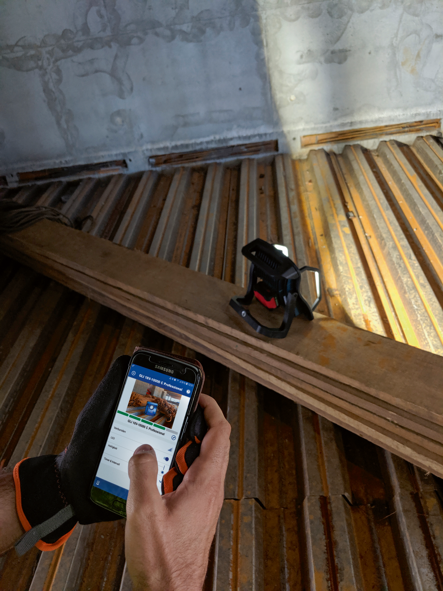 Akkuvalaisin Bosch GLI 18V 4000lm C Solo