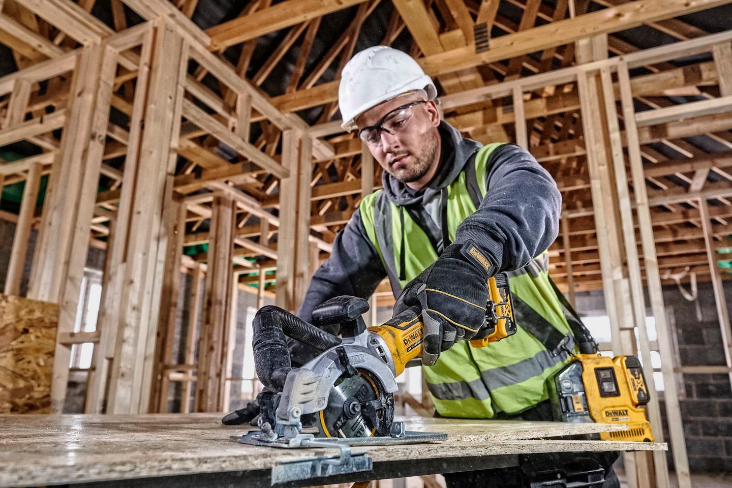 Pyörösaha DeWalt DCS571NT 18V XR 115mm runko TSTAK