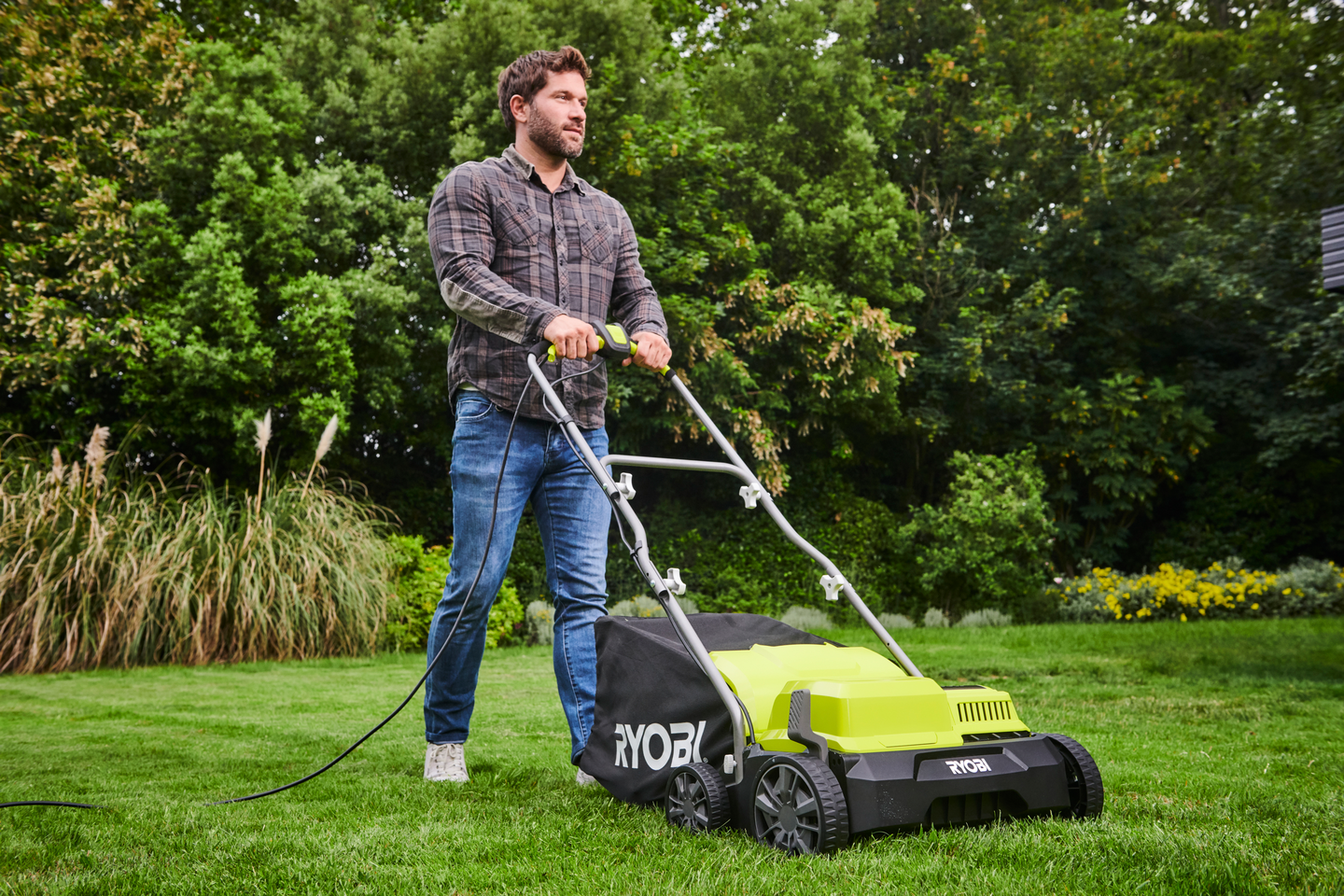 Sammaleenpoistaja / nurmikon ilmaaja Ryobi RY1400SF35A 1400W 35cm