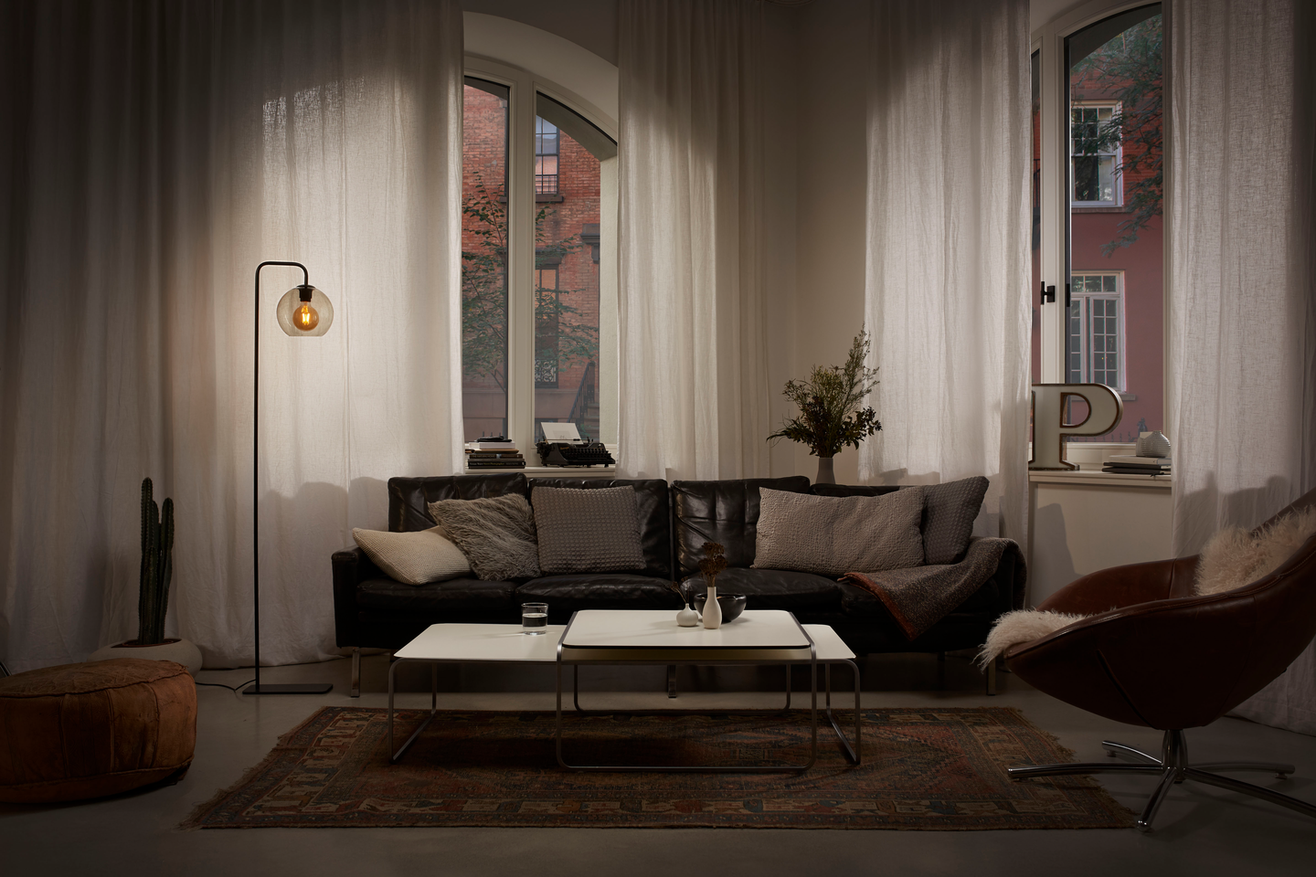 Lattiavalaisin LEDVANCE 1906 Globe Floor 300x200x1540 savu