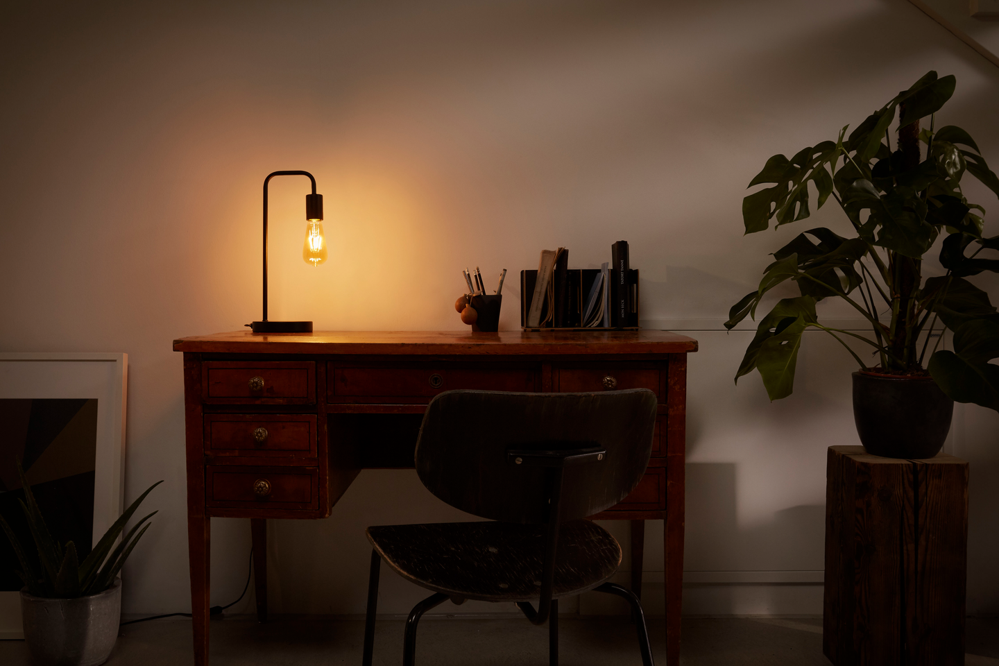 Pöytävalaisin LEDVANCE 1906 Pipe Table 170x150x400 musta