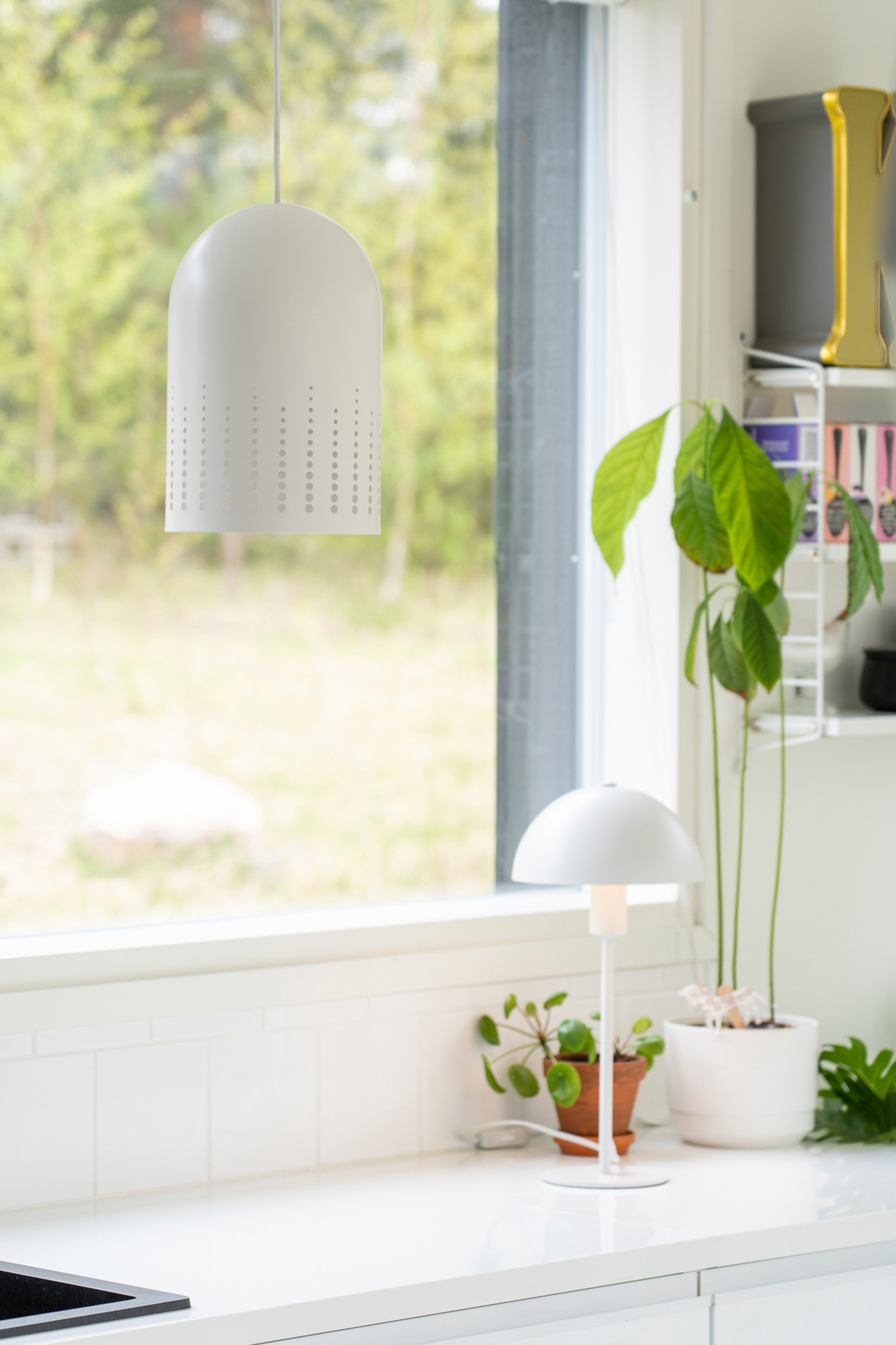 Riippuvalaisin Sessak Pisarat valkoinen