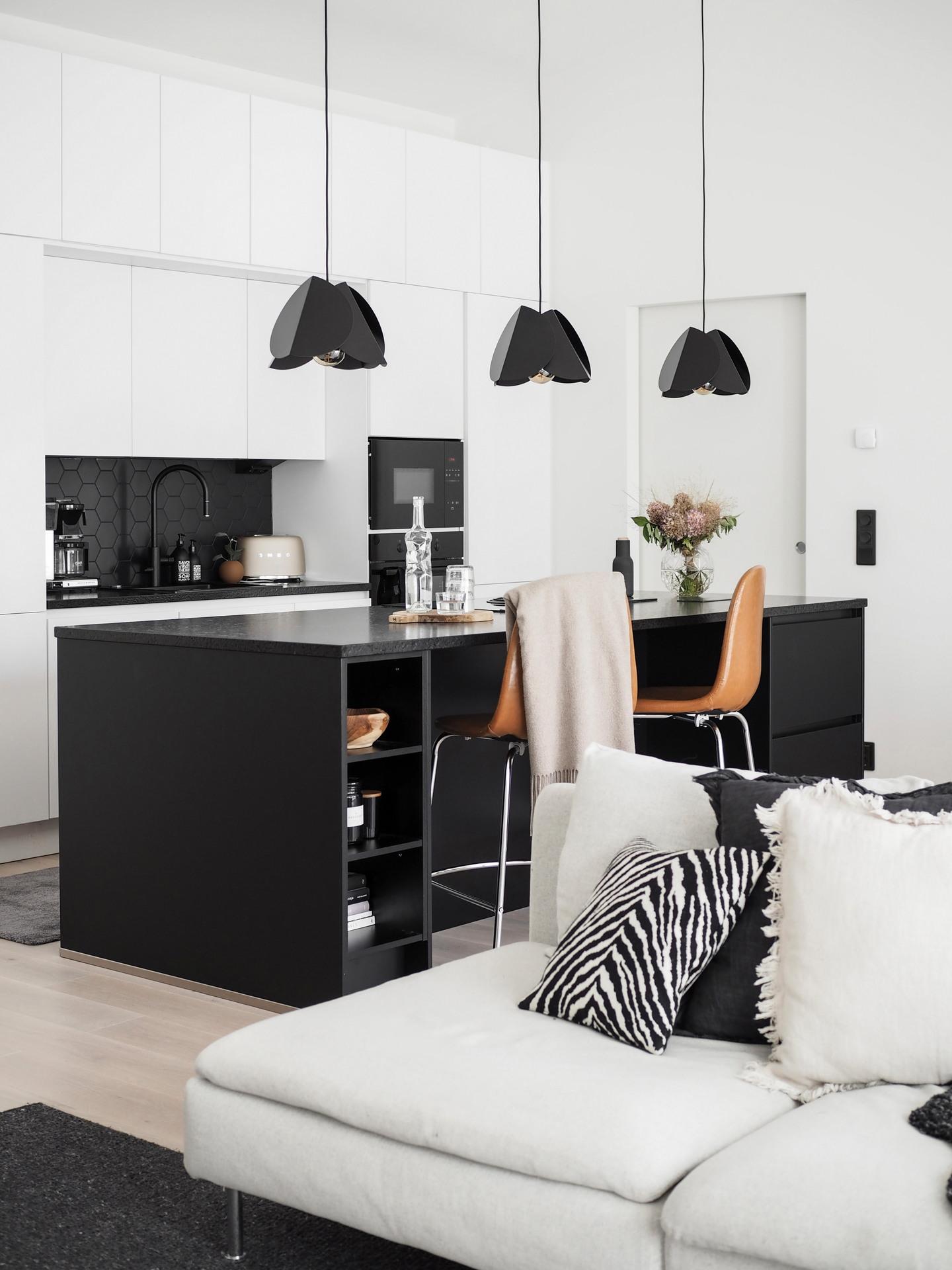 Riippuvalaisin Sessak Lehmus musta