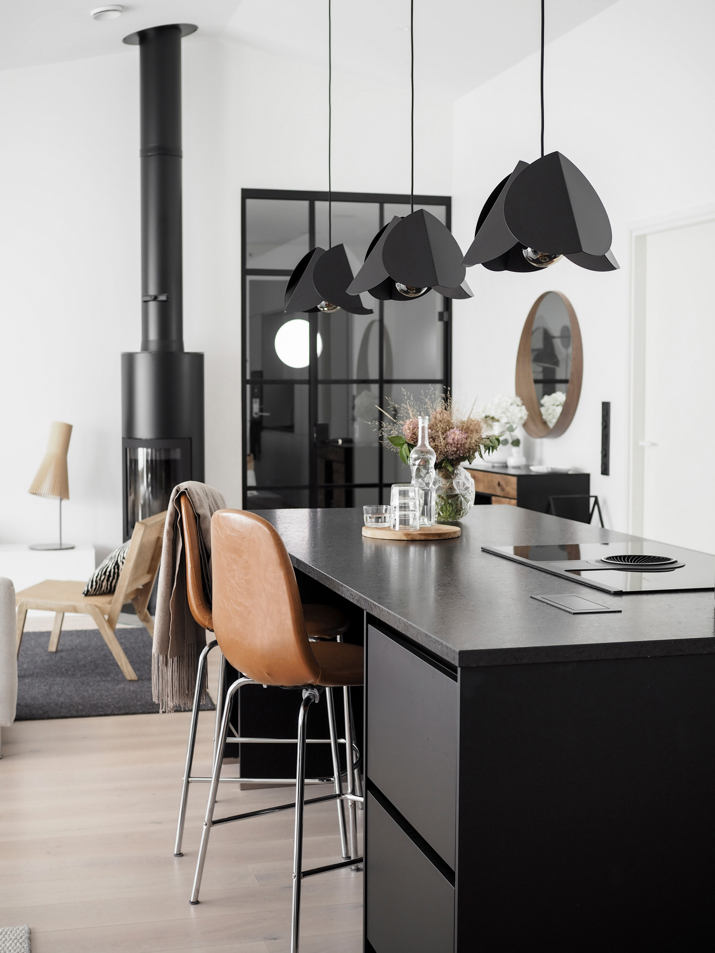 Riippuvalaisin Sessak Lehmus musta