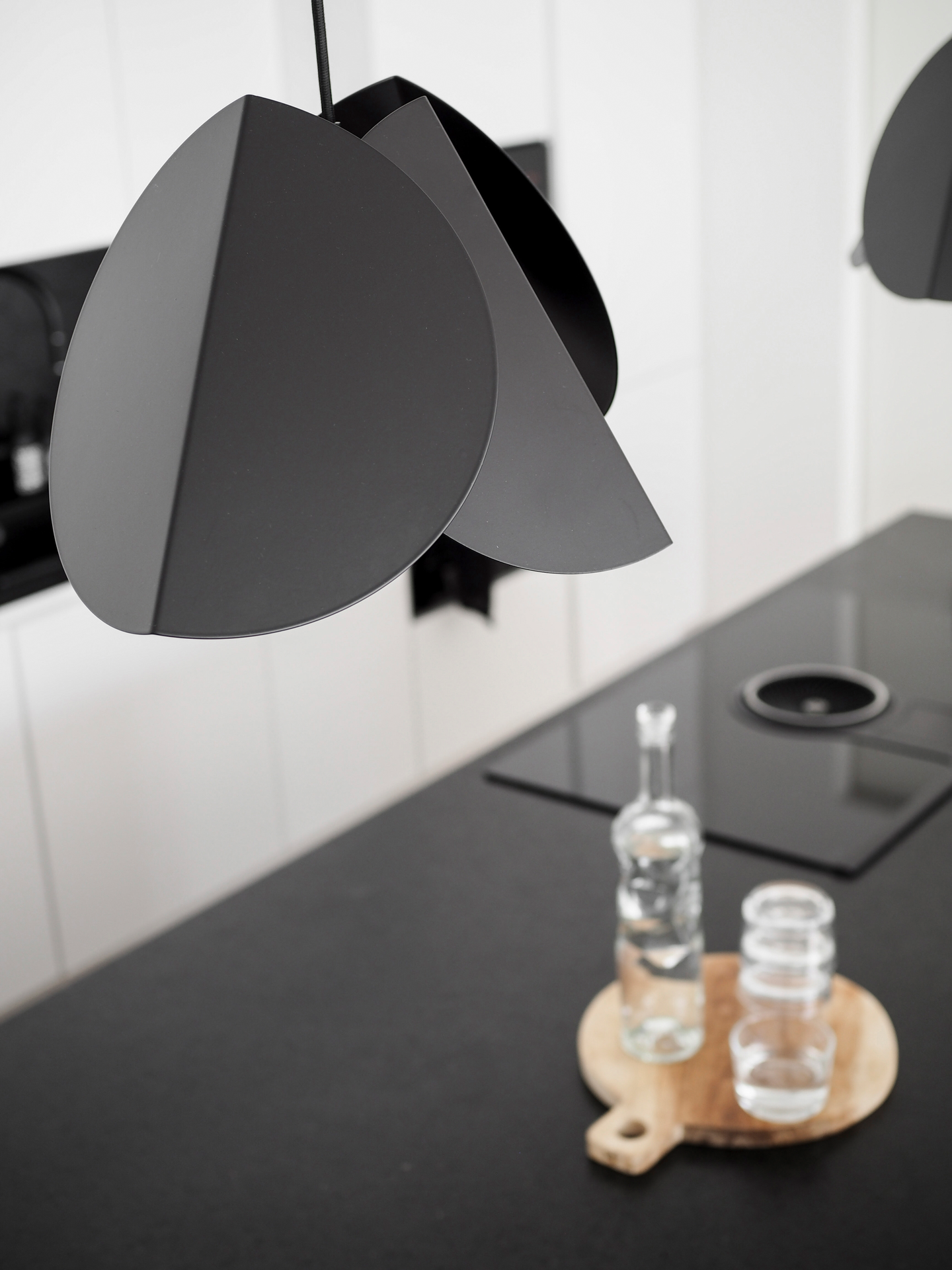 Riippuvalaisin Sessak Lehmus musta