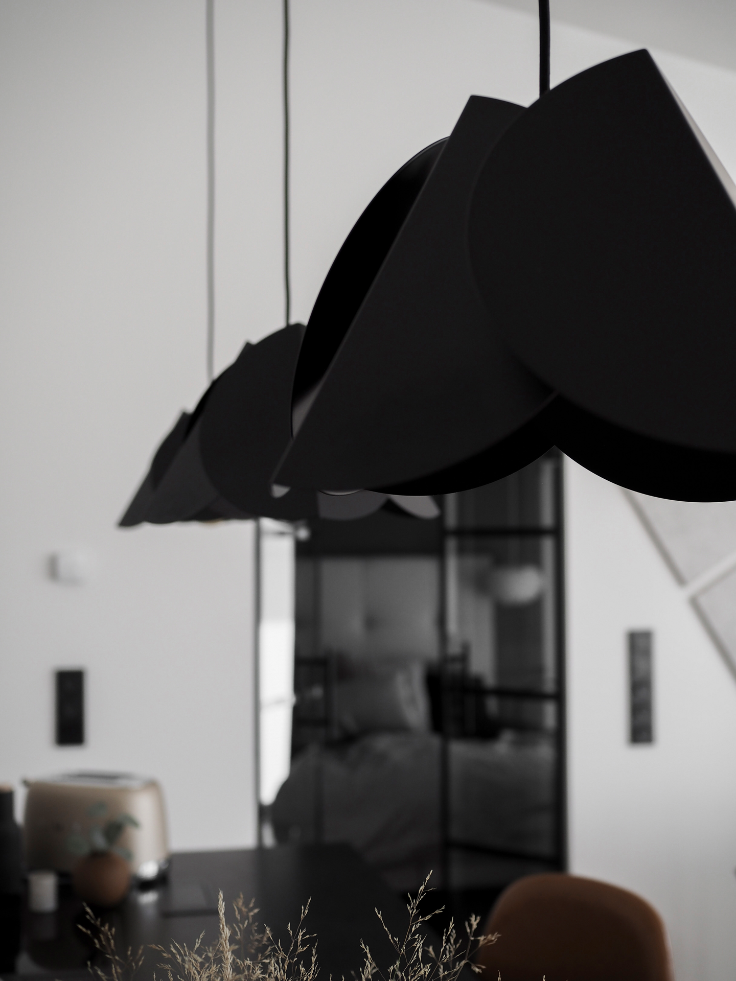 Riippuvalaisin Sessak Lehmus musta